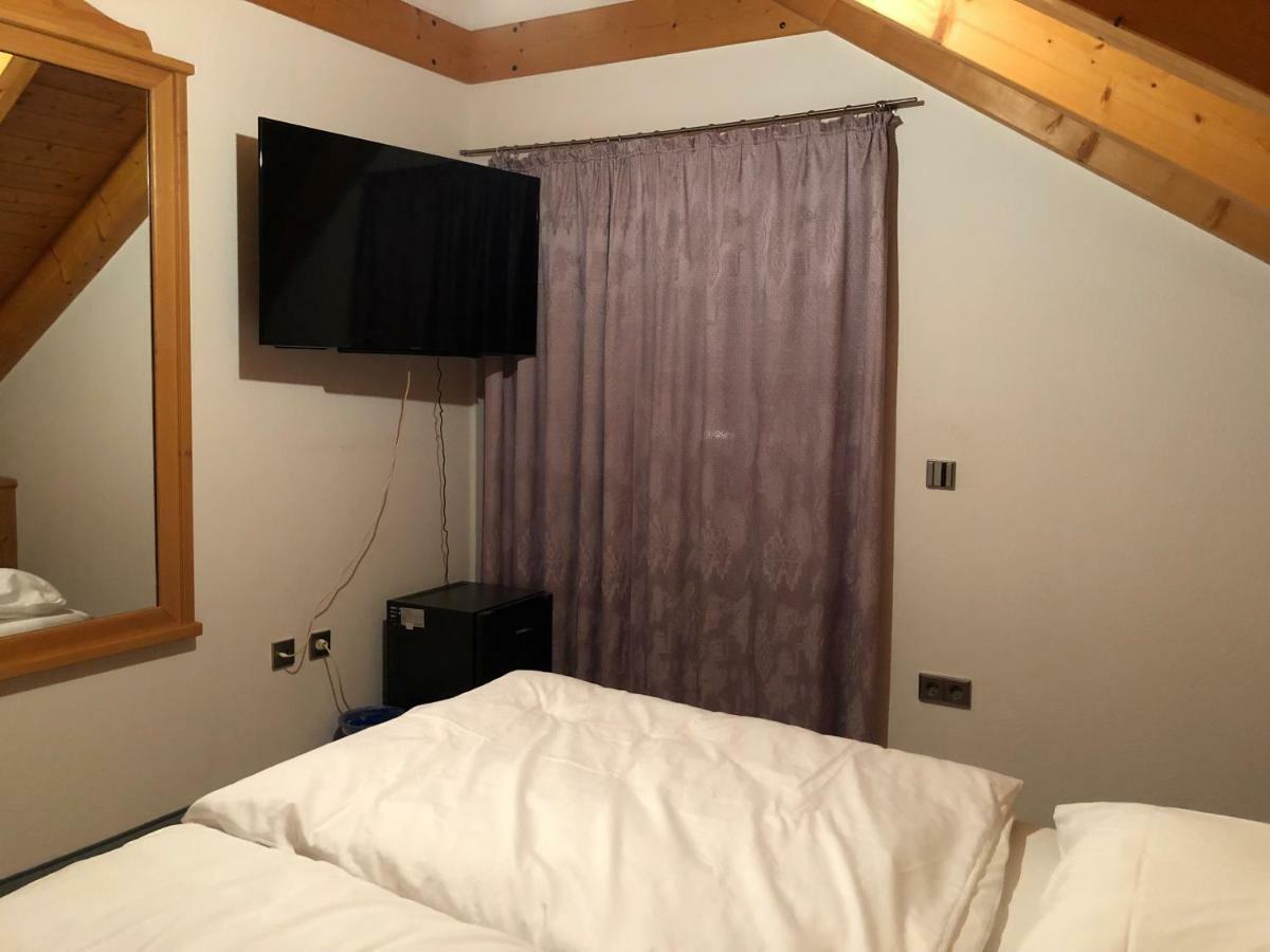 94 - Private Rooms Eichenau Экстерьер фото